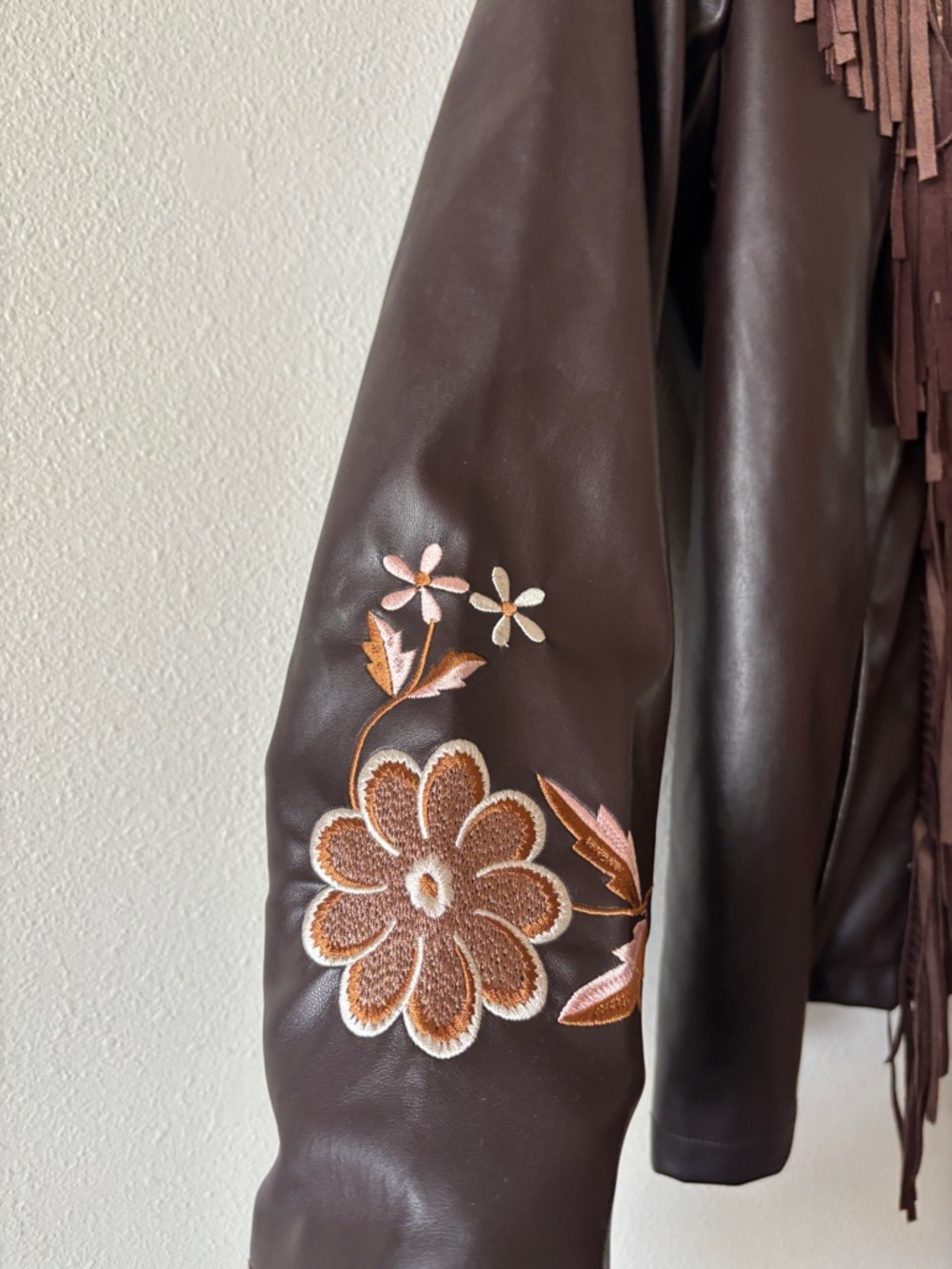 Ameri Mode NWOT Vegan Leather Embroidered Fringe Jacket Size Medium - Picture 3 of 9